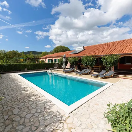 Stunning In Prapatnica- Seget Holiday home