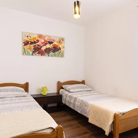 Stunning In Prapatnica- Seget Holiday home Prapatnica